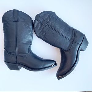 Black leather cowgirl boots.           Size 6.5